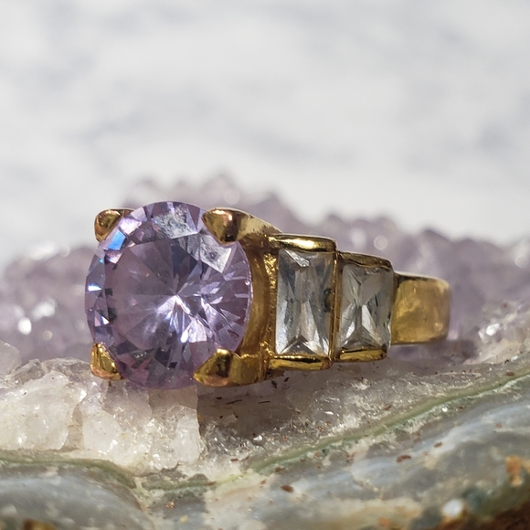 Gold Ring with Lilac Stone. - Picture 7 of 7